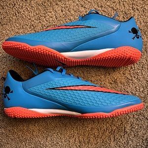 brand NEW Nike Hypervenom men’s indoor soccer shoes / cleats men’s Size 13